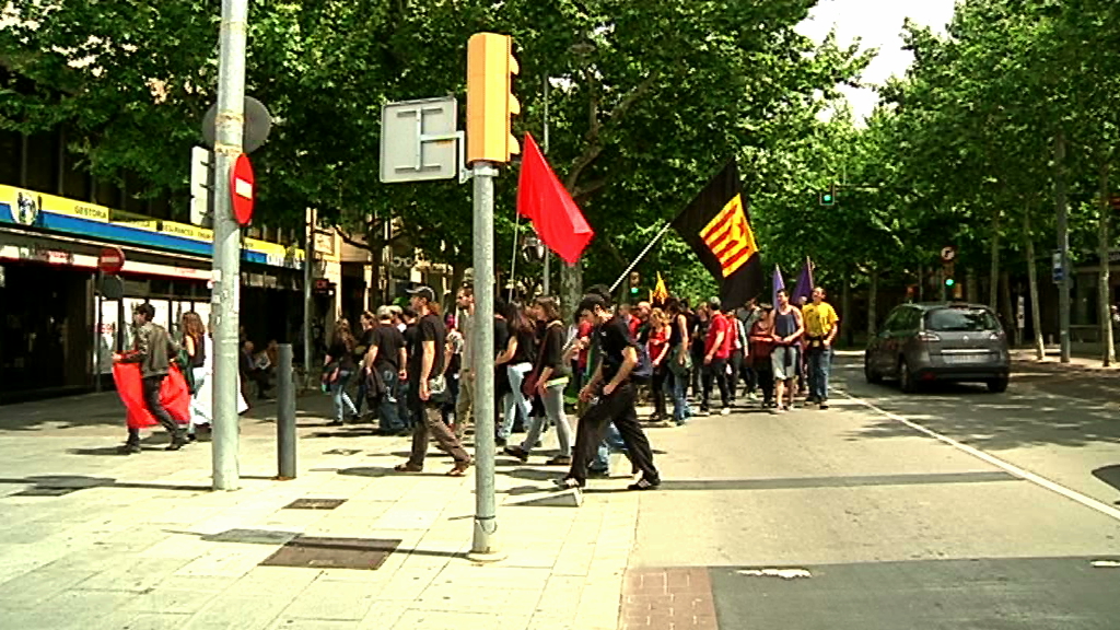 Unes 150 persones es van manifestar el dia 1 de maig pels carrers del centre de Vilafranca en defensa dels drets dels treballadors