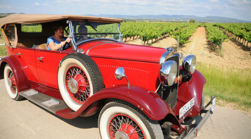 23 cotxes anteriors al 1940 participen a l’11è Ral·li de Cotxes d’Època País del Cava