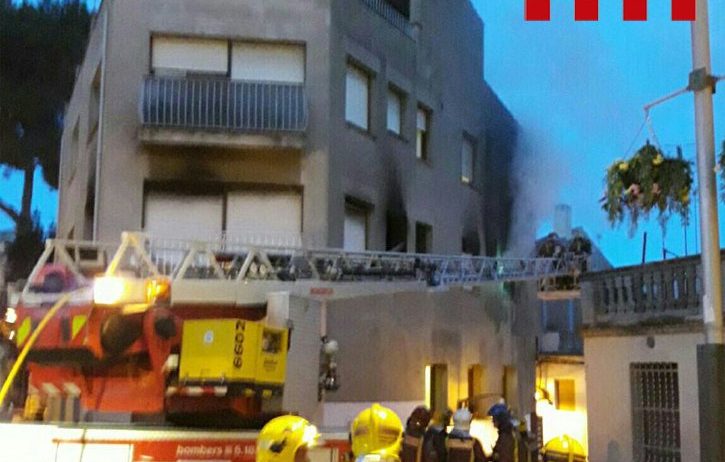 Dissabte es va registrar un incendi a un edifici del carrer Mossèn Fontanilles de Sant Sadurní.