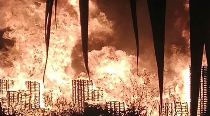 Cremen 1500 palets en una fàbrica de Sant Pere de Riudebitlles