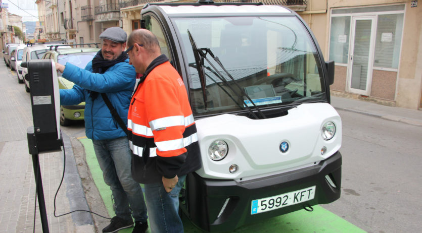 Sant Sadurní disposa d’un punt de càrrega públic i gratuït per vehicles elèctrics de la comarca