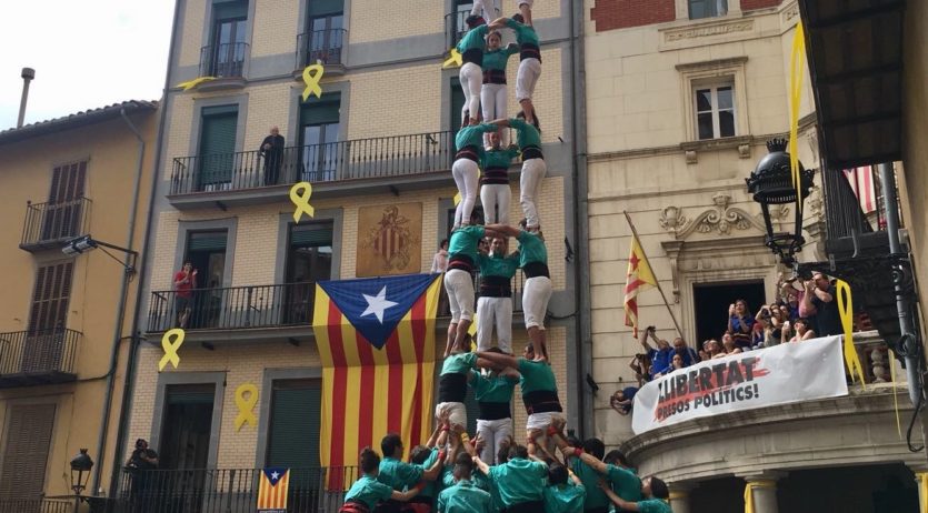 Dos castells de 9 dels Castellers de Vilafranca a Berga, amb ensurt final