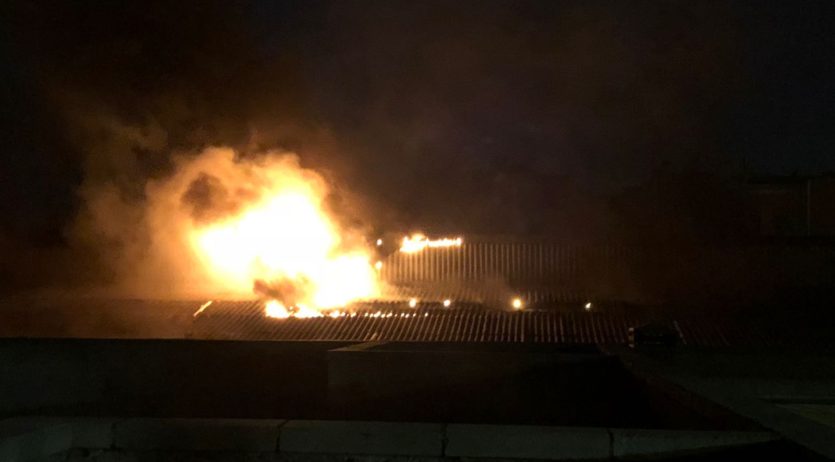 La nit de revetlla va cremar el taller del concessionari Peugeot de Vilafranca