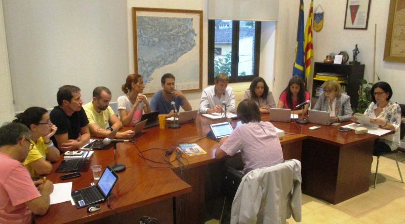 Llaços grocs i plaques commemoratives en els 3 locals d’Olèrdola on es va votar l’1 d’Octubre