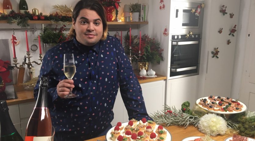 L’actor Brays Efe protagonitza la campanya de Nadal de la DO Cava a xarxes socials