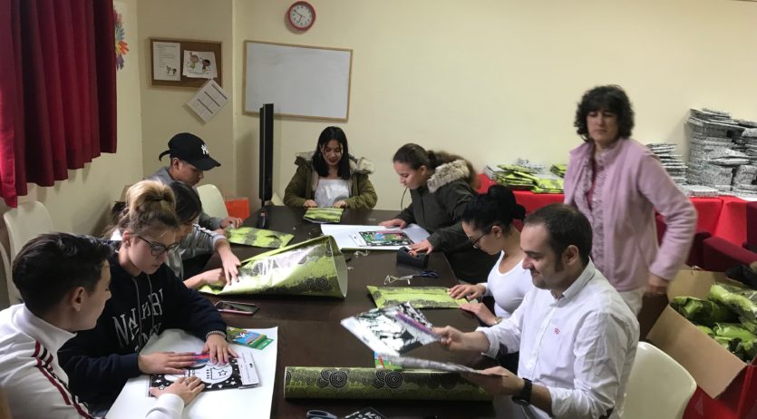 L’alumnat del PTT de Vendes, oficina i atenció al públic col·labora amb la Creu Roja
