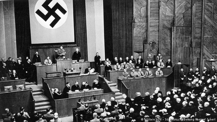 El Reichstag atorga a Hitler poders dictatorials: neix el tercer Reich
