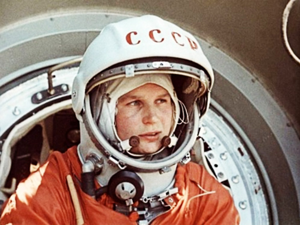 Yuri Gagarin fa el primer viatge espacial tripulat