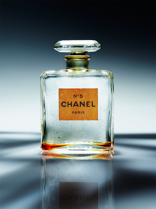 Coco Chanel treu al mercat el seu mític perfum Chanel nº 5