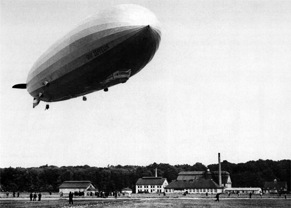 Primeres proves del dirigible alemany Zeppelin