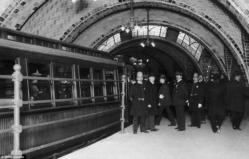 Entra en servei la 1ª linia subterrània de metro a Nova York