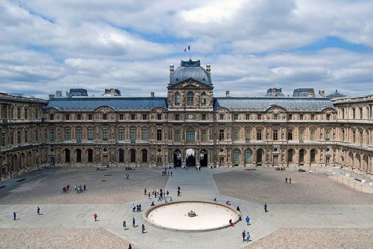 Obert al públic en general el Museu del Louvre de París