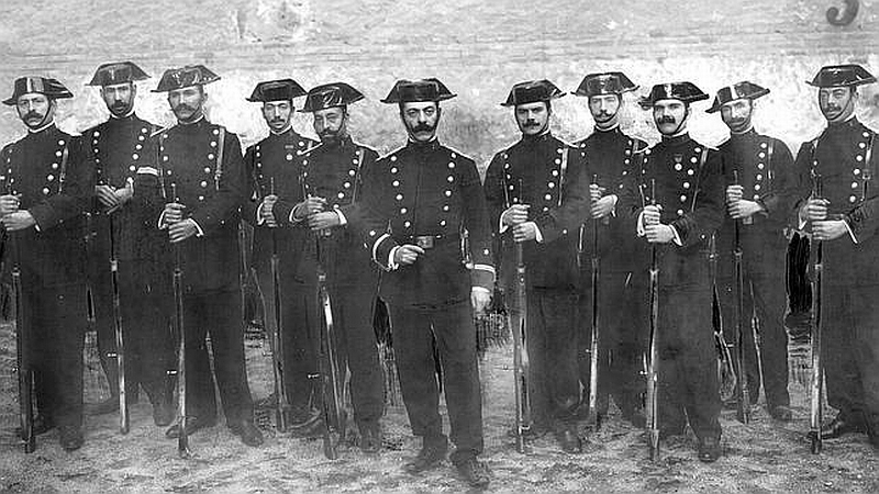 Primer servei de la guàrdia civil. Enfrontament amb uns bandolers que assaltaven una diligència a Navalcarnero (Madrid).