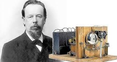 Alexandr Popov utilitza la primera antena de radio