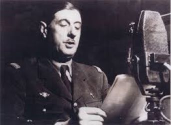Viatge a Londres del general De Gaulle on fundarà el Comité Nacional de la França Lliure
