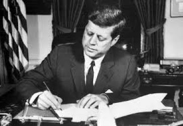 Assassinat del president nord-americà John F. Kennedy a Dallas.
