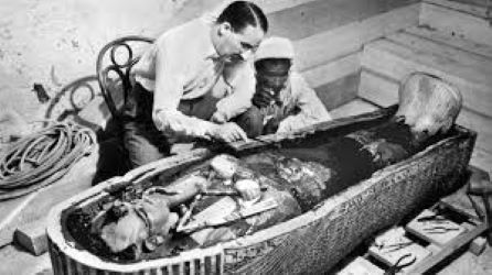 Mort del arqueòleg Howard Carter, descobridor de la tomba de Tutankamon