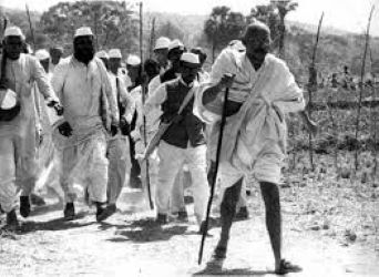 Inici per Gandhi de la “Marxa de la sal”.