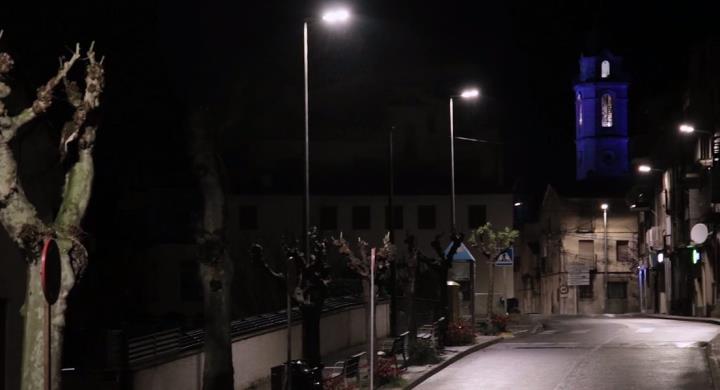 Gelida il·lumina cada nit el campanar en honor a la tasca dels sanitaris