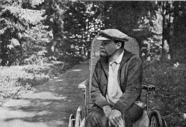 Lenin abandona el poder definitivament per malatia