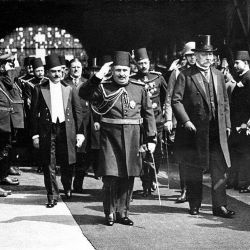 Independència d’Egipte amb la coronació del rei Fuad I