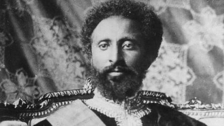 Entrada triomfal de Haile Selasie a Addis Abeba un cop reposat com emperador