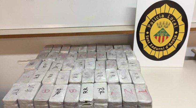 La Policia Local de Sant Sadurní decomissa 25 quilos de haixix i un pis laboratori de droga