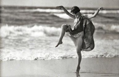 Naixement a San Francisco de la ballarina Isadora Duncan