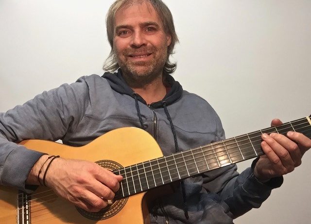 Carles Sanahuja publica el vídeo-clip ‘Temps’ del seu primer àlbum en solitari ‘Allà darrera’