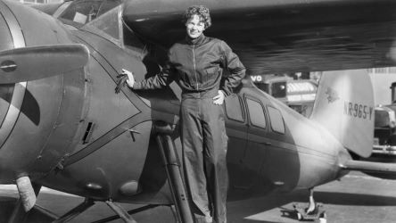 Sortida en avió de Terranova de Amelia Earhart com a passatgera per travessar l’Atlàntic