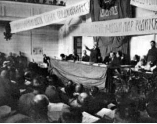 Aprovació a la URSS de la constitució federal en el Congrés dels Soviets