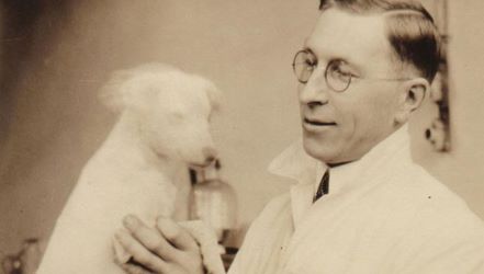 Aillada la insulina pels científics canadencs Frederick Banting i Charles Best