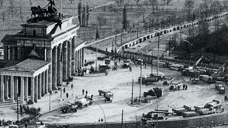 Comença la construcció del mur de Berlín