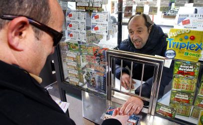 Franco signa el decret de creació de la ONCE
