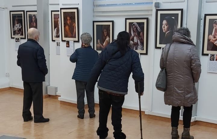 Fins dissabte es pot visitar l’exposició ‘ReCreacions’ a l’Associació de veïns de Les Clotes