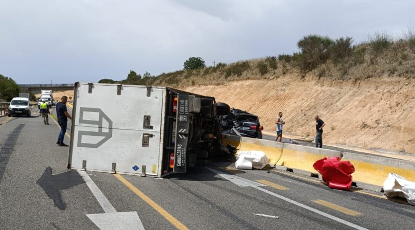 Un accident a la C-15 a Vilafranca obliga a tallar la circulació per aquesta via