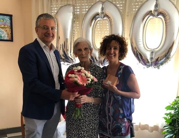 L’Ajuntament de Sant Sadurní felicita a Dolores Carrillo Tamayo, que ja té 100 anys