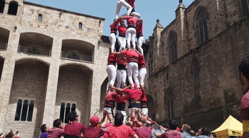Els Xicots fan castells de 7 tot preparant l’actuació a la Festa Major de La Granada