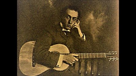 Naixement a Barcelona del guitarrista Miquel Llobet