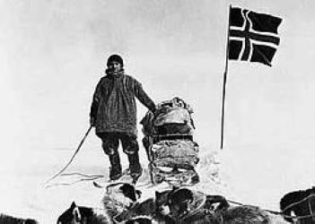 Roald Amundsen anuncia al mon haver arribat al Pol Sud