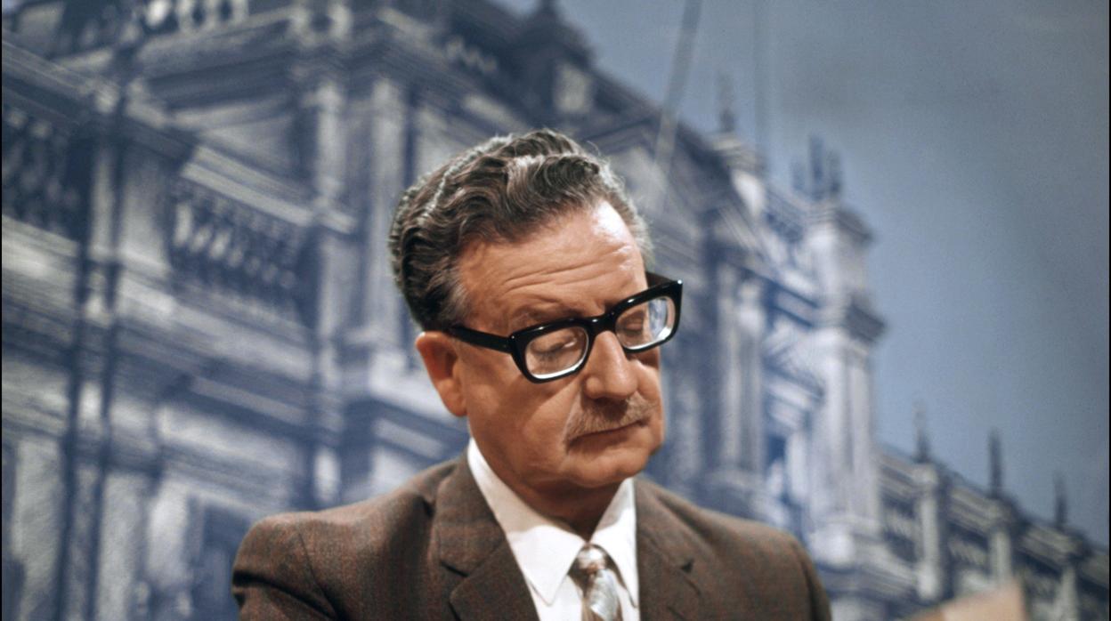 Naixement a Valparaiso de Salvador Allende, president de Xile