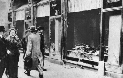 A Alemanya, els nazis posen en marxa la “Nit dels vidres trencats”