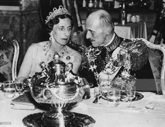 Plebiscit a Noruega que fa de Carles de Dinamarca, el rei Haakon VII