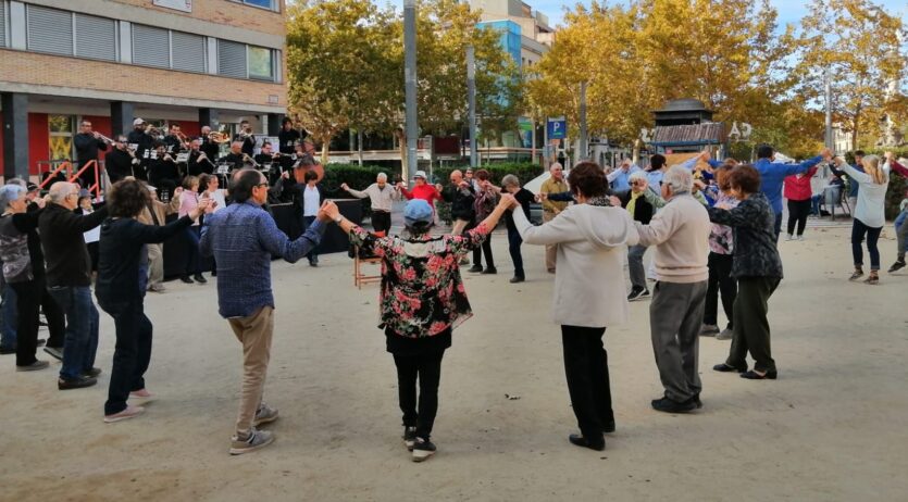 Les ballades de sardanes tornaran a la Plaça Penedès per les festes de Sant Raimon