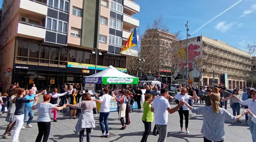 Òmnium organitza una nova ballada de sardanes a Vilafranca