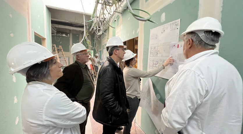 L’hospital rep la visita de l’alcalde de Vilafranca, Francisco Romero
