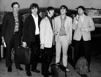 Primera actuació de The Beatles a The Cavern (Liverpool) i contacte amb Brian Epstein