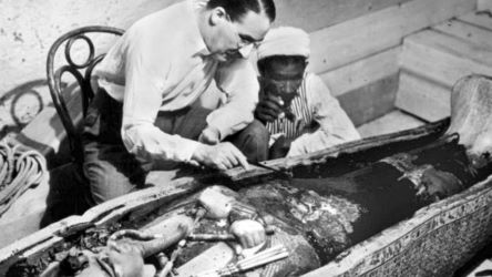 Naixement de Howard Carter, arqueòleg britànic descobridor de la tomba de Tutankamon