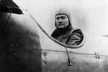 El “baró roig” Manfred Von Richthofen abat el seu primer avió