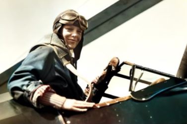 Amalia Earhart inicia el 1er vol en solitari d’una dona a través de l’Atlàntic